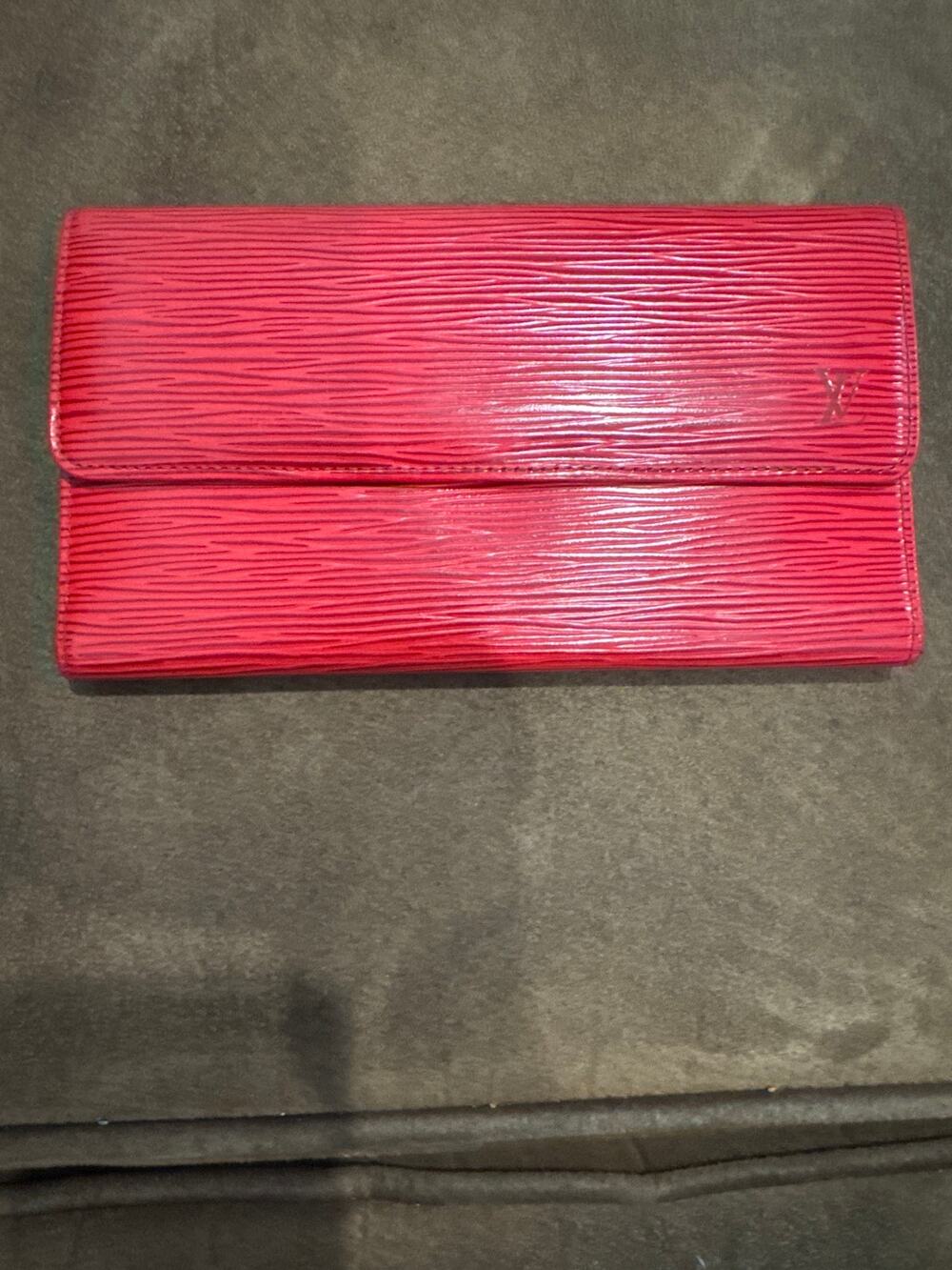Louis Vuitton Epi International Wallet in Castilian Red